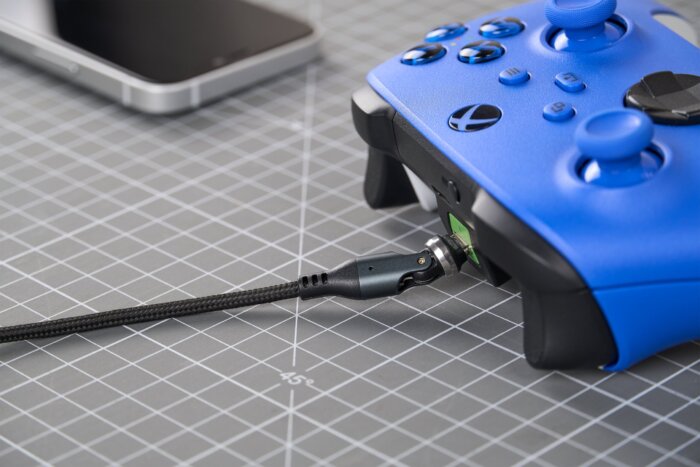 REVOLT<br>USB 3.0 USB C 540° Cable