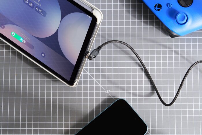 REVOLT<br>USB 3.0 USB C 540° Cable